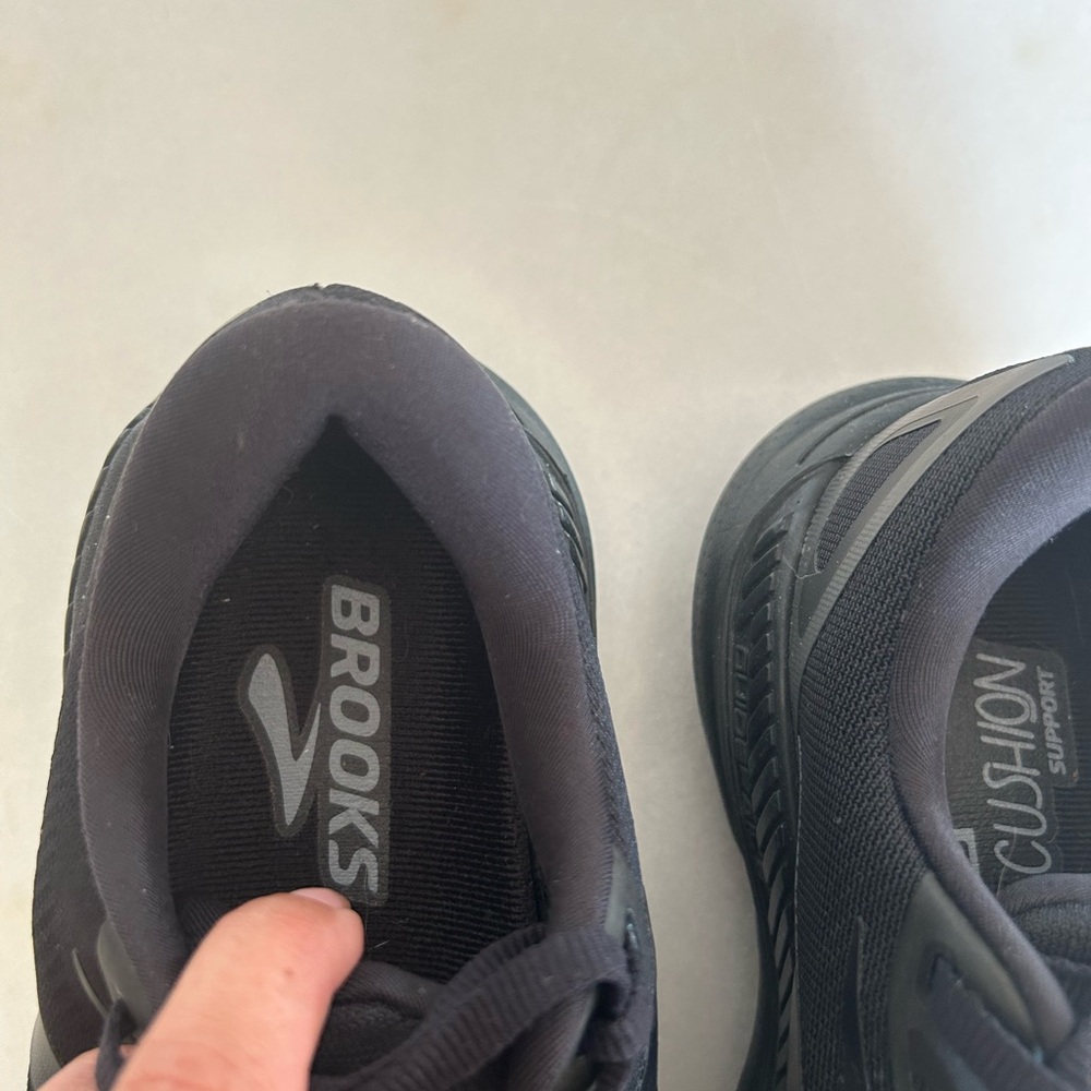 Like new Brooks Adrenaline GTS 23 running shoes - Picture 6 of 6